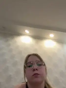 LesleyMil webcam