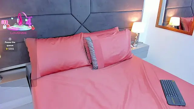 mia__poppy webcam