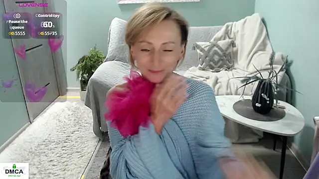 HornyMilf_777 live sex cam
