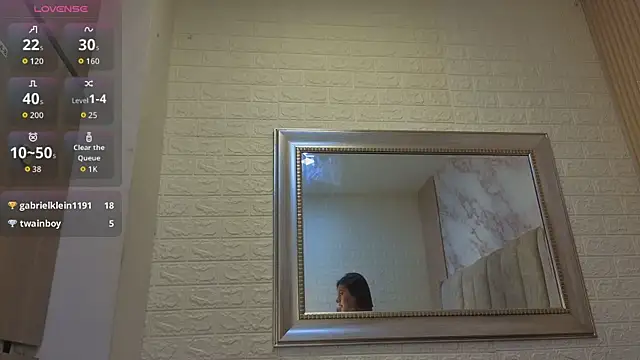 Alahia_Bloom webcam