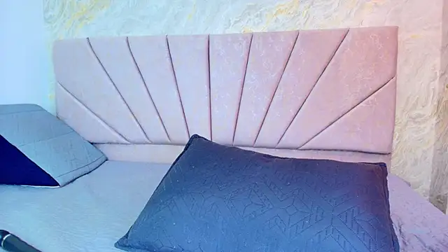 Watch Mia_candy_0 live on EroticFlix - High definition streams