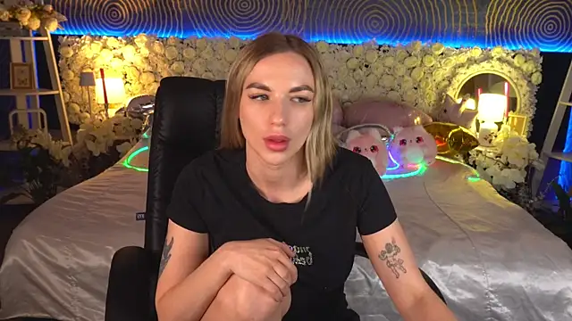 free live video chat ArinaWong