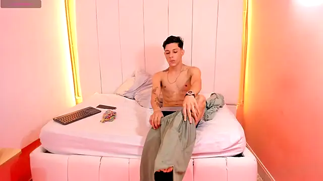 zafiroandflynn - ZafiroAndFlynn's free webcam - UK Sex Cams