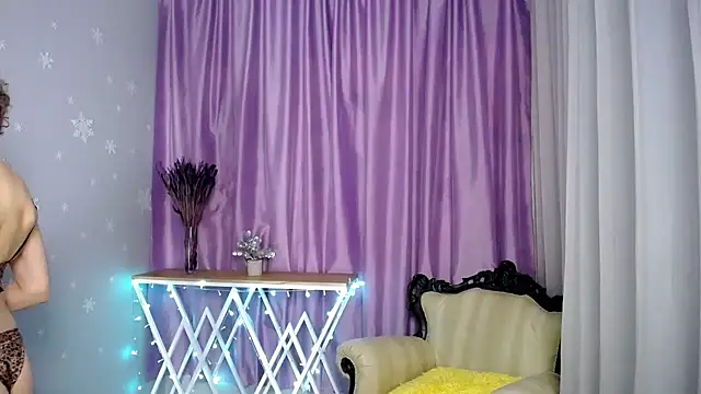 queen_a_n_i - Queen_a_n_i's free webcam - UK Sex Cams
