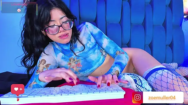 Zoe_Axel1 live sex cam