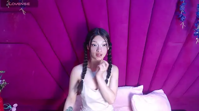 Watch Aurora_18 live on EroticFlix - High definition streams