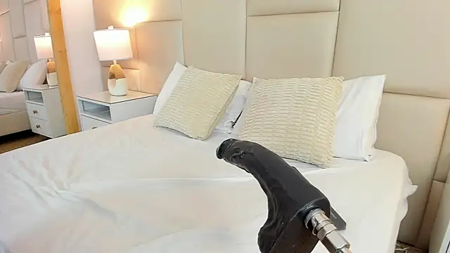 AntoniaRoss_ webcam