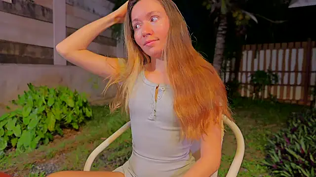 Mini_girl_do_it_better webcam