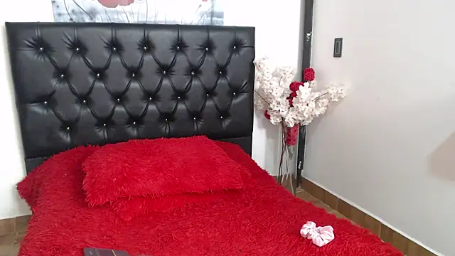 Watch Kitty_f00x live on EroticFlix - High definition streams