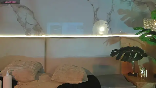 Watch Sienna_Bellucci1 live on EroticFlix - High definition streams