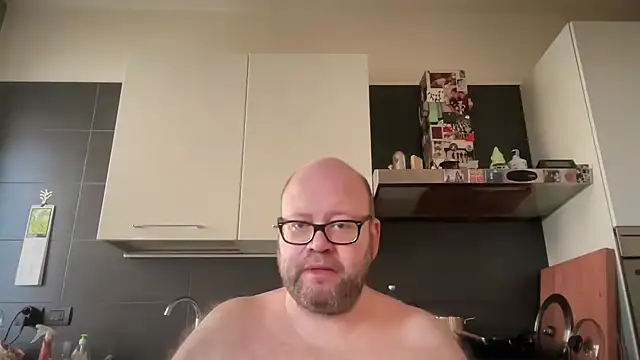 theitalianbear live sex cam
