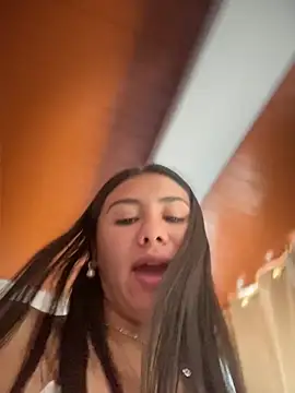 Watch Soy_Daniela live on EroticFlix - High definition streams