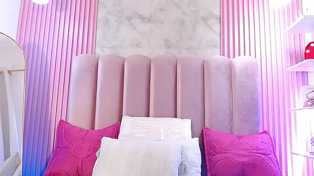 ArianaRougee webcam