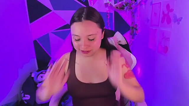 little_emma0 - Little_emma0's free webcam - UK Sex Cams