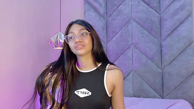 SERENA_JONESS webcam