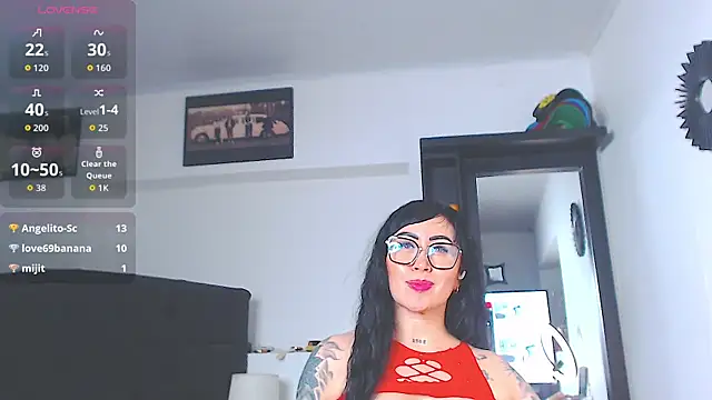Watch Vicky_hotmilf live on EroticFlix - High definition streams