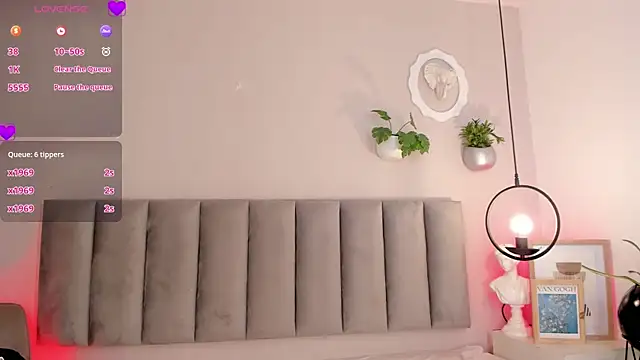 Tina_curly webcam