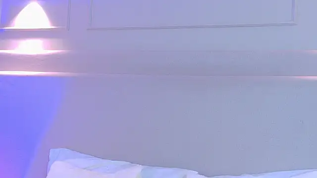 NaomiKlarc live sex cam