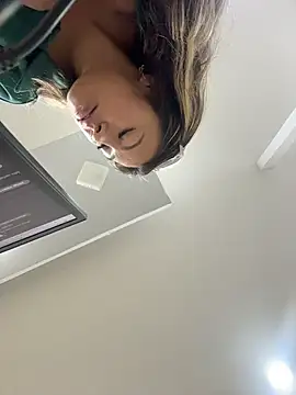 LIZ-06_ webcam