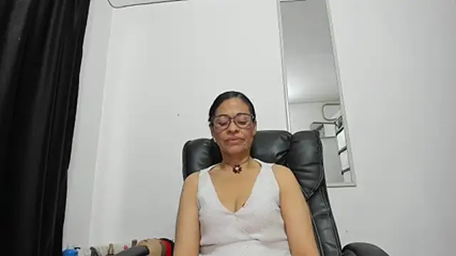 Aries_Mature webcam