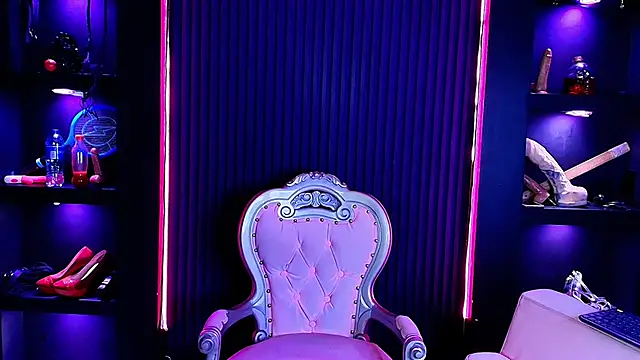Watch Veronica_bdsm live on EroticFlix - High definition streams