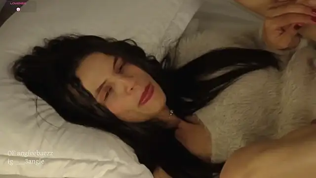 angieebaezz webcam