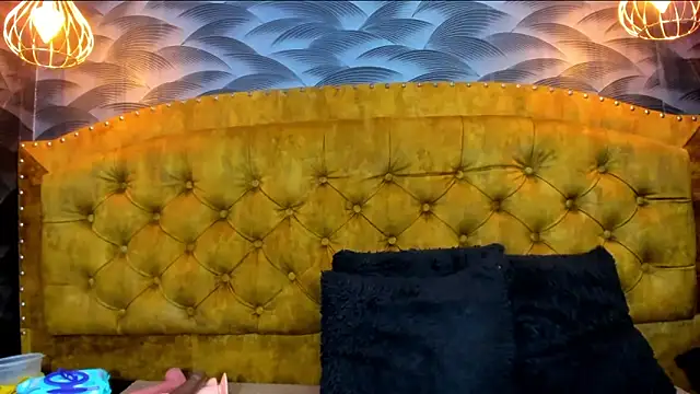 NahomiFireSex webcam