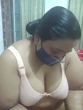 momo_loves webcam