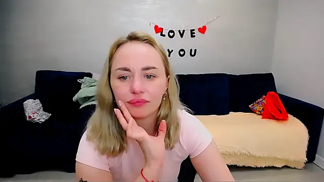 lilumoon__ - LiluMoon__'s free webcam - UK Sex Cams