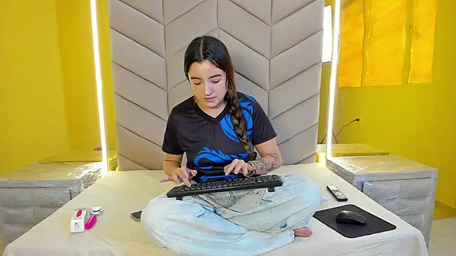 Ivy_Colliins webcam
