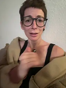 antifistin (F milf) - Hi, Schatz, nutze das Menu und genieße