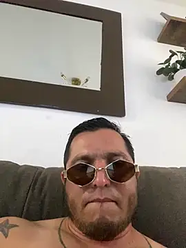 hotb0y18 (Ask my age) - hot show ass, no apto para cardiacos