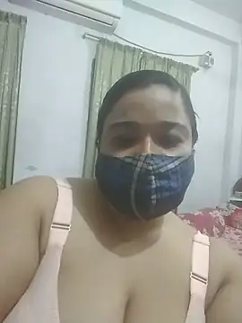 momo_loves webcam