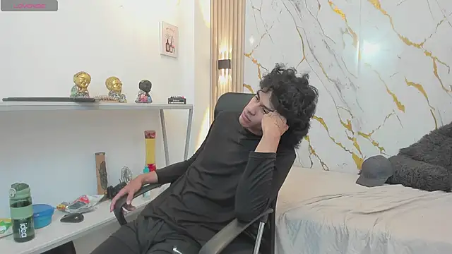 zayn_fox32 - Zayn_Fox32's free webcam - UK Sex Cams