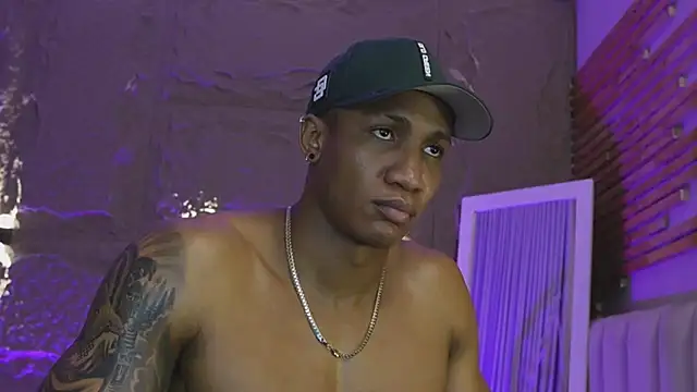 Logan_Varela live sex cam