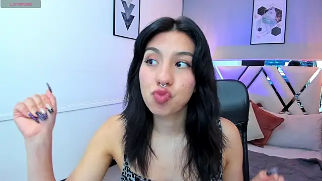 zoe-moreau - Zoe-moreau's free webcam - UK Sex Cams