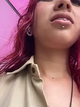 lolly_sweetxx (F teen) - Finger in pussy under the skirt 😈🥵