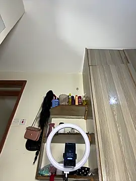 hugemassivebootie (F young) - CUMSHOW