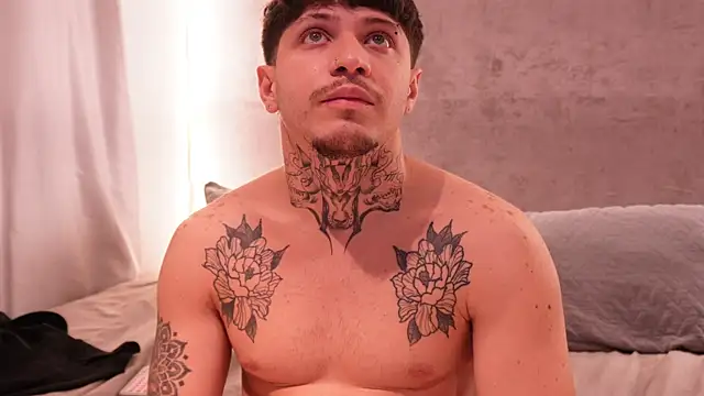 nicky_and_blake (Ask my age) - show tits
