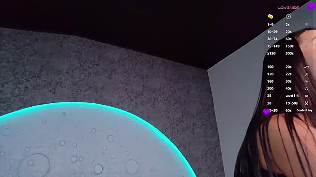 Watch ReinaChloe live on EroticFlix - High definition streams