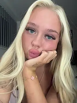 vanillaheavennn (Ask my age) - Rub oil on boobs😻