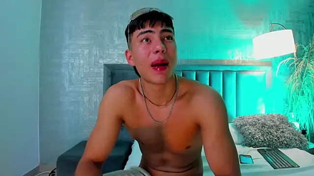 EthanSantori live sex cam