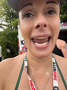 therealbeverlycious - Therealbeverlycious's free webcam - UK Sex Cams
