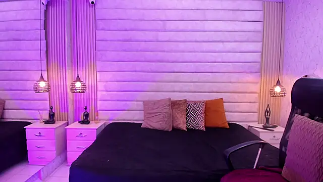 Watch VictoriaaBlair live on EroticFlix - High definition streams