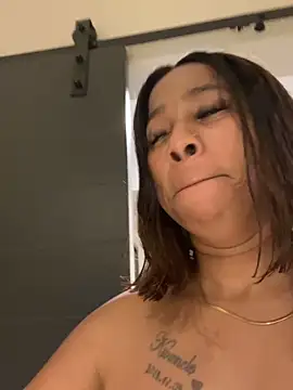 CurvyDesire1 webcam