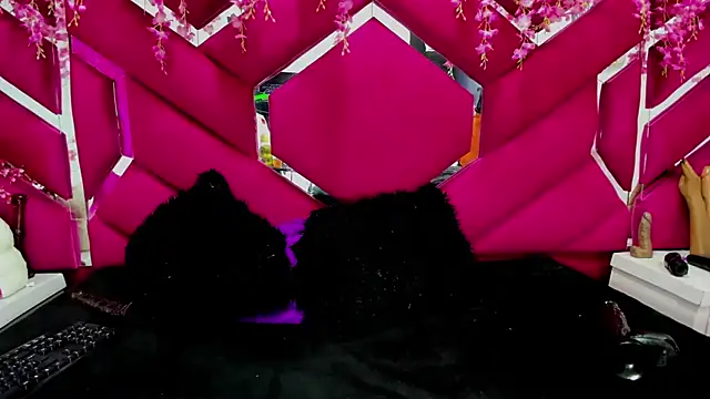 Watch Luciana_Ass live on EroticFlix - High definition streams