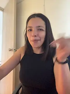 Watch LaraDanverss live on EroticFlix - High definition streams
