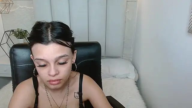 Watch mia_velvetk live on EroticFlix - High definition streams
