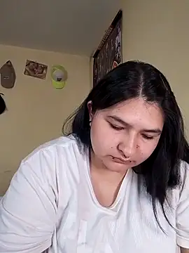 LauraHorny69