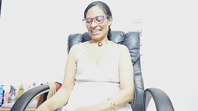 Aries_Mature webcam